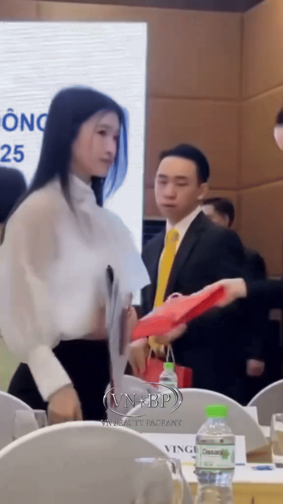 Phương Nhi tại concert Phương Nhi giữ phong độ nhan sắc khi cân mọi camera thường