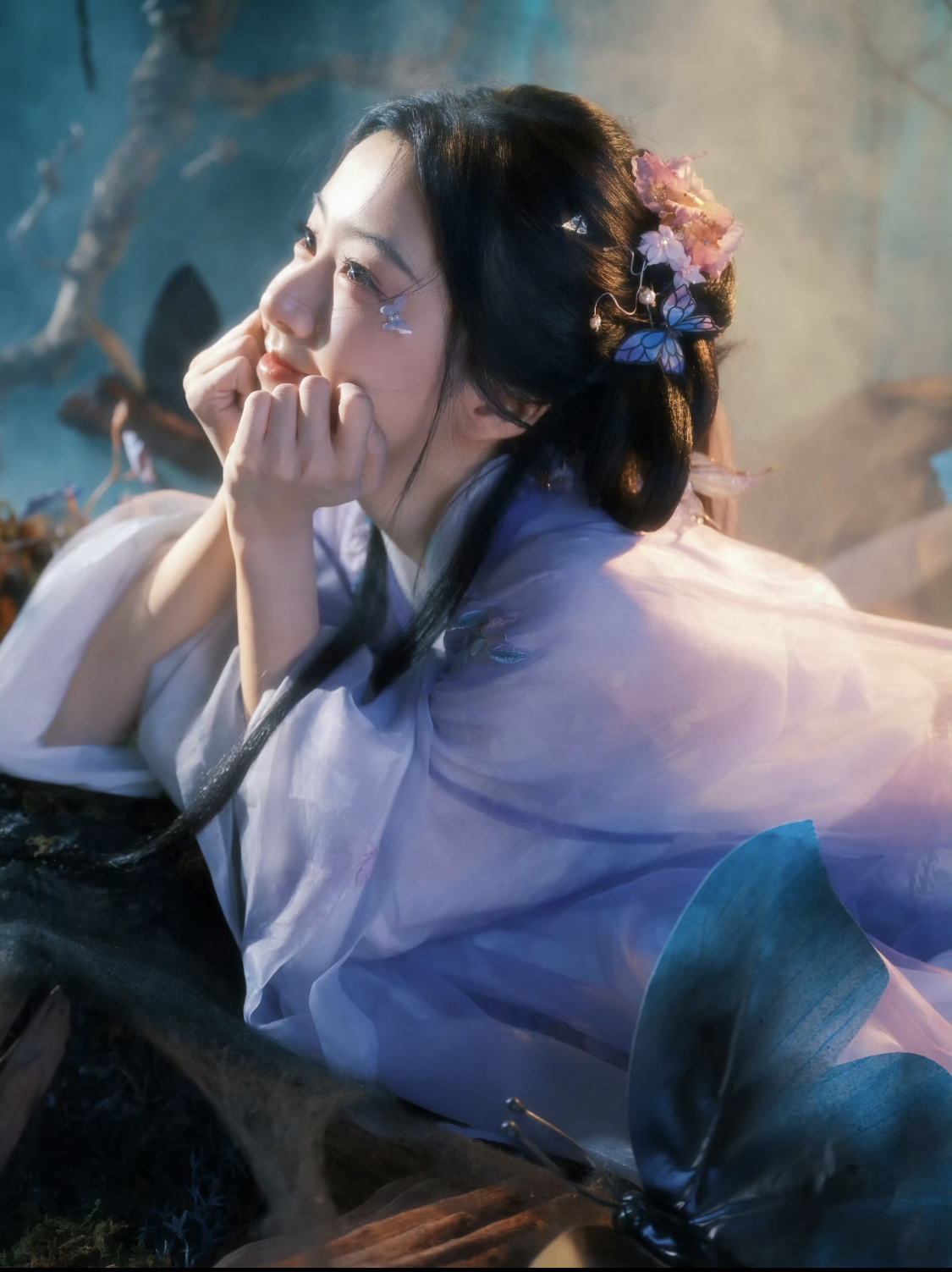 Nhan sắc cuốn hút từ mọi góc quay Bao Thượng Ân giữ nhan sắc sắc nét khi di chuyển