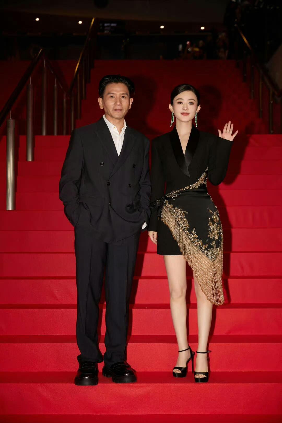 Hình ảnh Triệu Lệ Dĩnh và đạo diễn Triệu Đức Dận