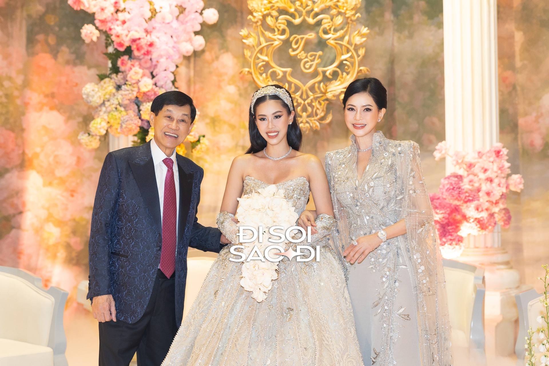 Gia đình tỷ phú rất hào hứng, hạnh phúc khi gả cô con gái cưng Gia đình hạnh phúc trong đám cưới Tiên Nguyễn