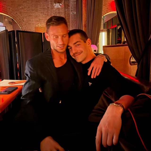 Fraser Olender cùng Matt Rogers công khai mối quan hệ