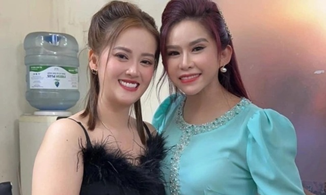 Nghệ sĩ Hiếu Cảnh được Bình Tinh chăm sóc Nghệ sĩ Hiếu Cảnh bên Bình Tinh